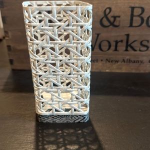 Bath and Body Works Lattice style foaming hand soap holder!